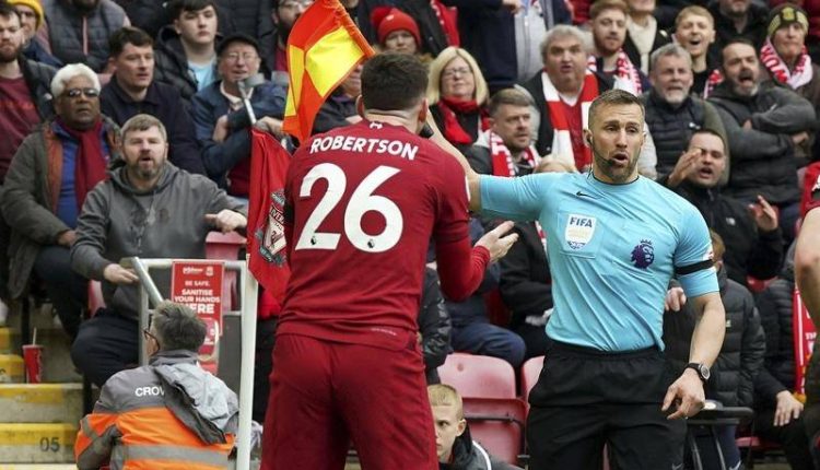 Arbitre de la Premier League suspendu pour altercation avec un joueur de Liverpool