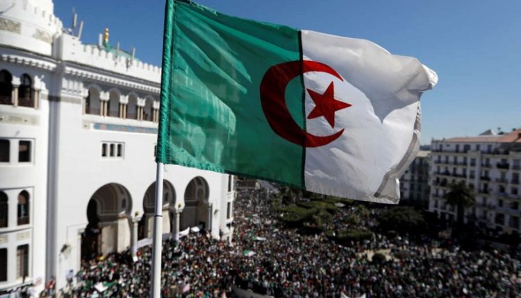 L'action politique et syndicale est dénoncée comme étant criminalisée par des partis d'opposition en Algérie